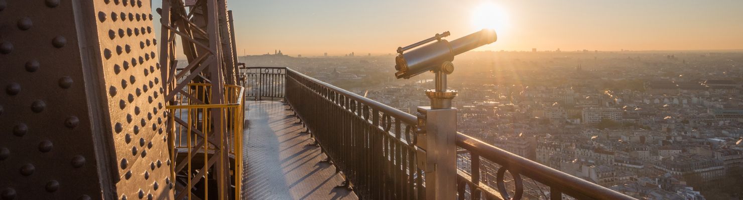 PRESTATIONS D'INSPECTIONS TECHNIQUES ET PRISES DE VUES AERIENNES (PHOTOS ET VIDEOS) PAR DRONE A LA TOUR EIFFEL (3 lots)